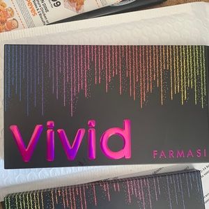 Farmasi vivid shadow palette